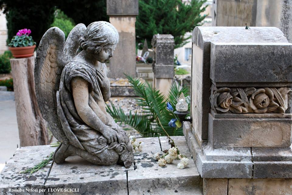 Particolare del cimitero di Scicli (foto Rosalba Nifosì)