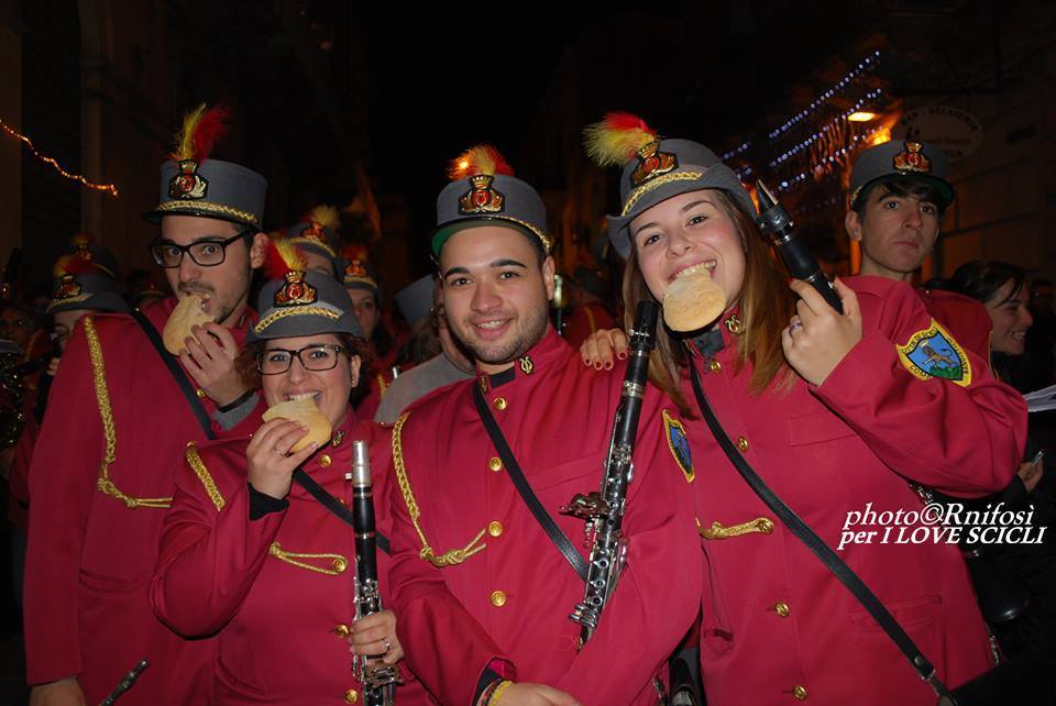 Canzoncine con la banda musicale di Scicli-foto Rosalba