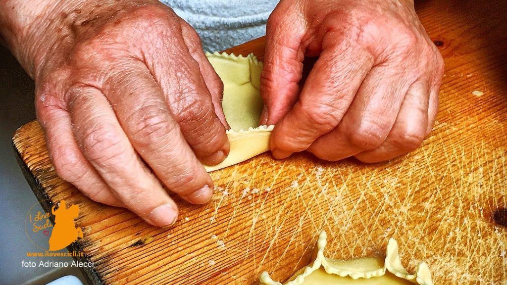 Preparazione cassate Giovedì Santo