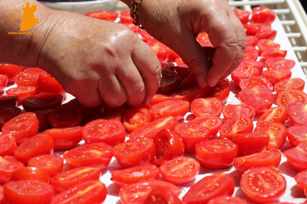 pomodoro sotto sale, pomodoro secco (foto Emanuele Caschetto