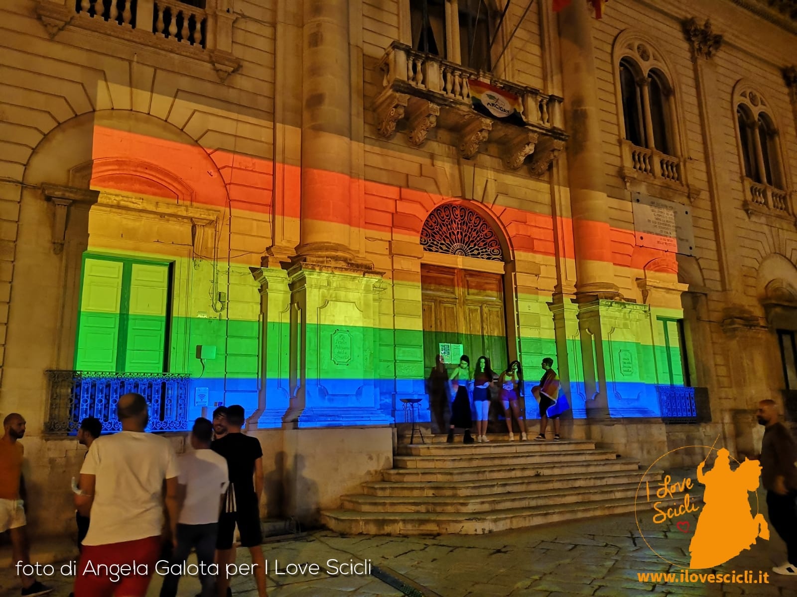 gay pride comune arcobaleno