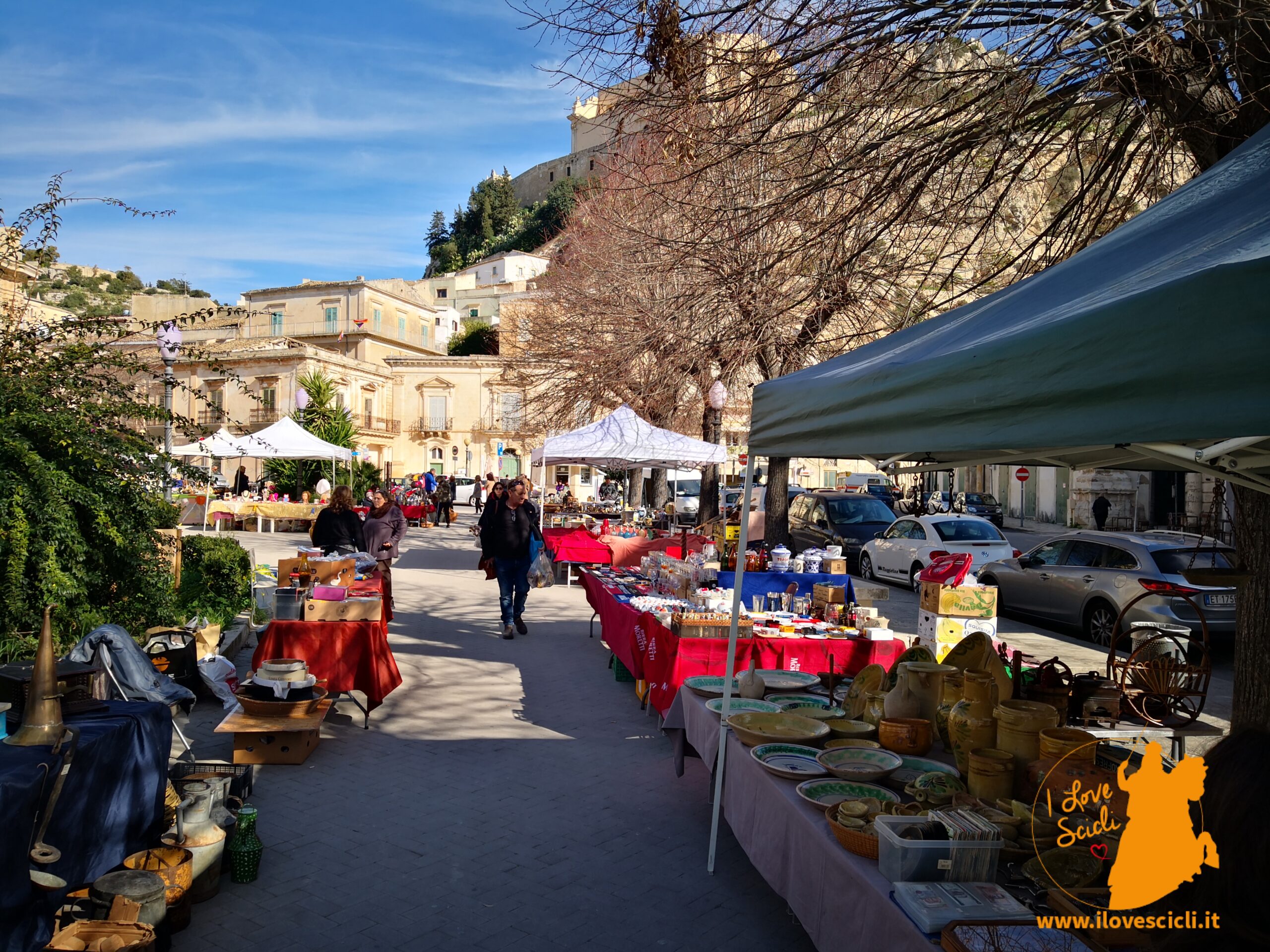 Mercatino delle pulci a Scicli