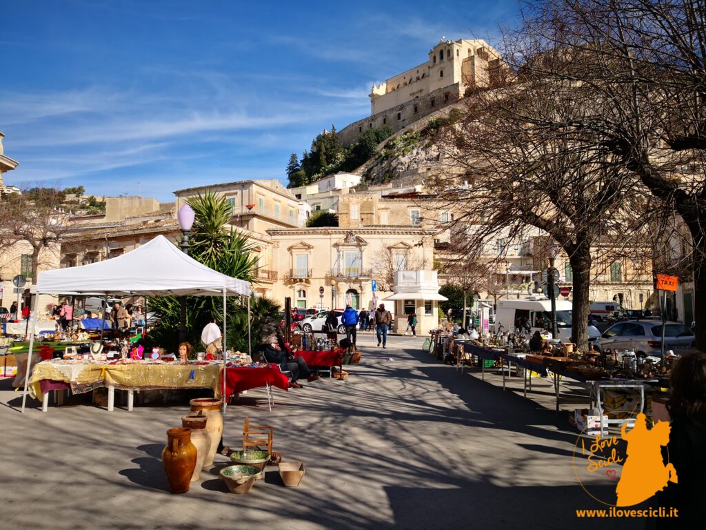 Mercatino delle pulci a Scicli